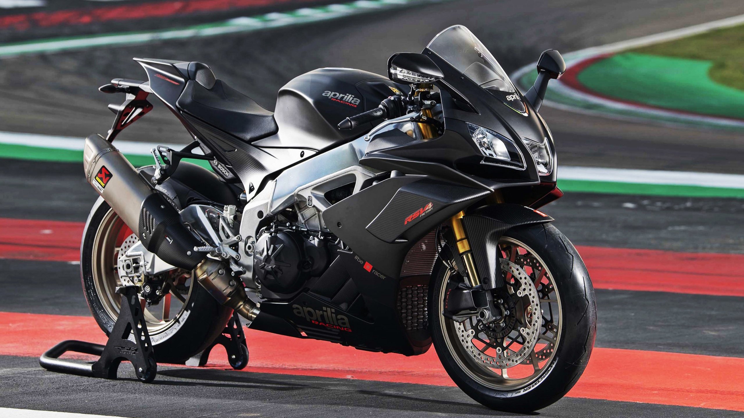 九游下载中心-紧咬尤文图斯脚步，AC米兰追赶欧冠资格，尤文图斯和ac米兰历史地位