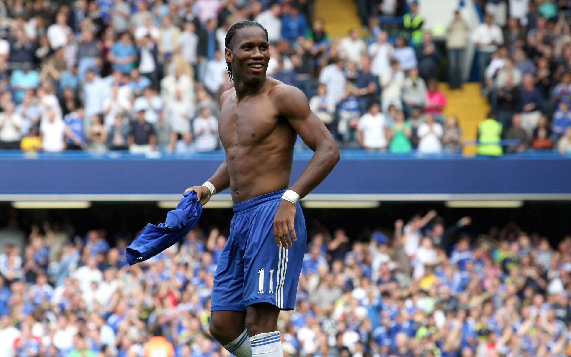 “德甲最后冲刺：豪门激战不断冠军悬念逐步加深”，德乙豪门