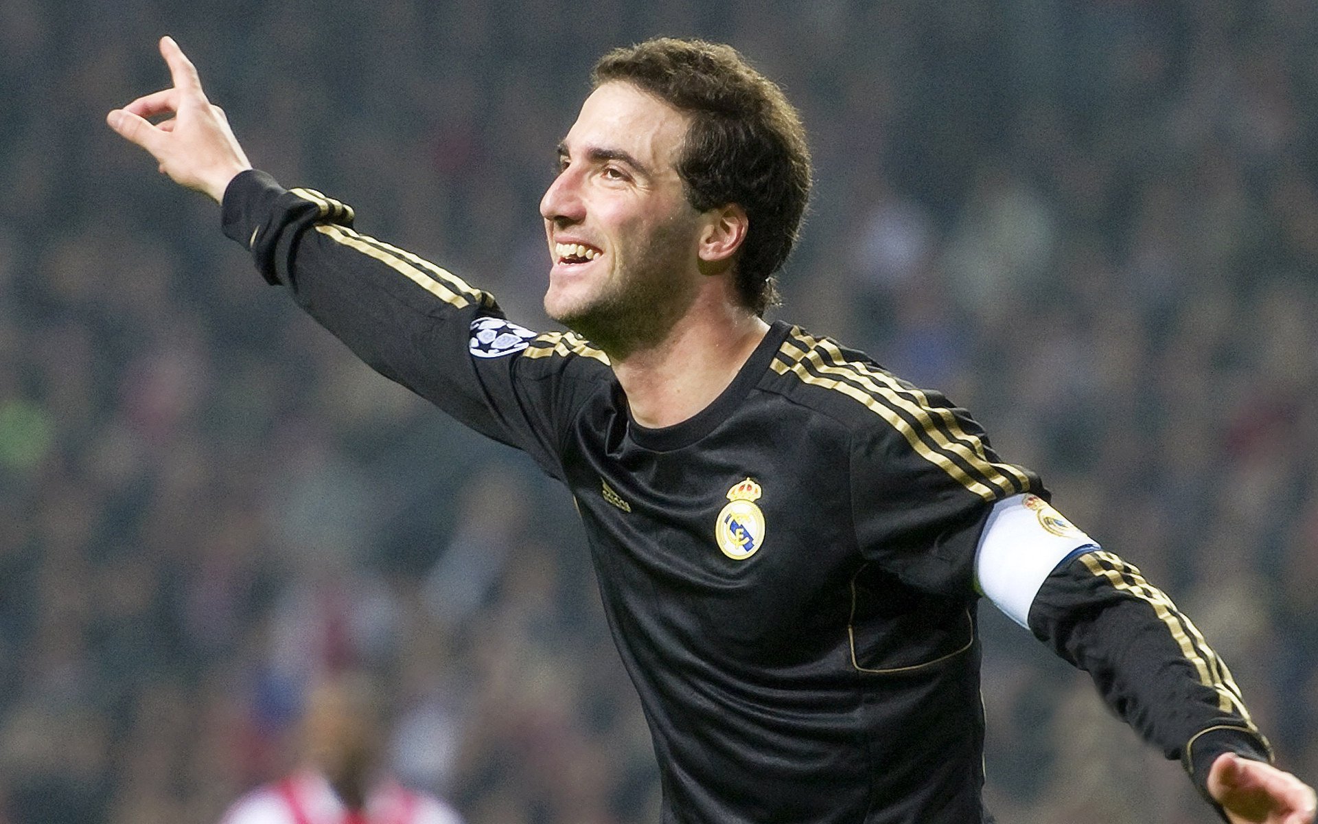 英超英伦德比:阿森纳4-2大胜热刺,积分追平曼城,英超黑马爆冷击溃阿森纳